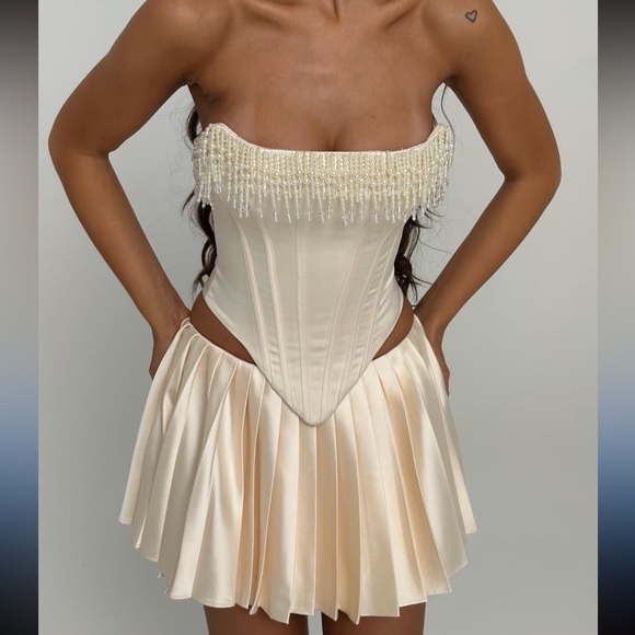 House of CB Tops - HOUSE OF CB CORSET.. Very sexy. COMES WITH SLEEVE TOP. NEVER WORN. BEST PRICE
